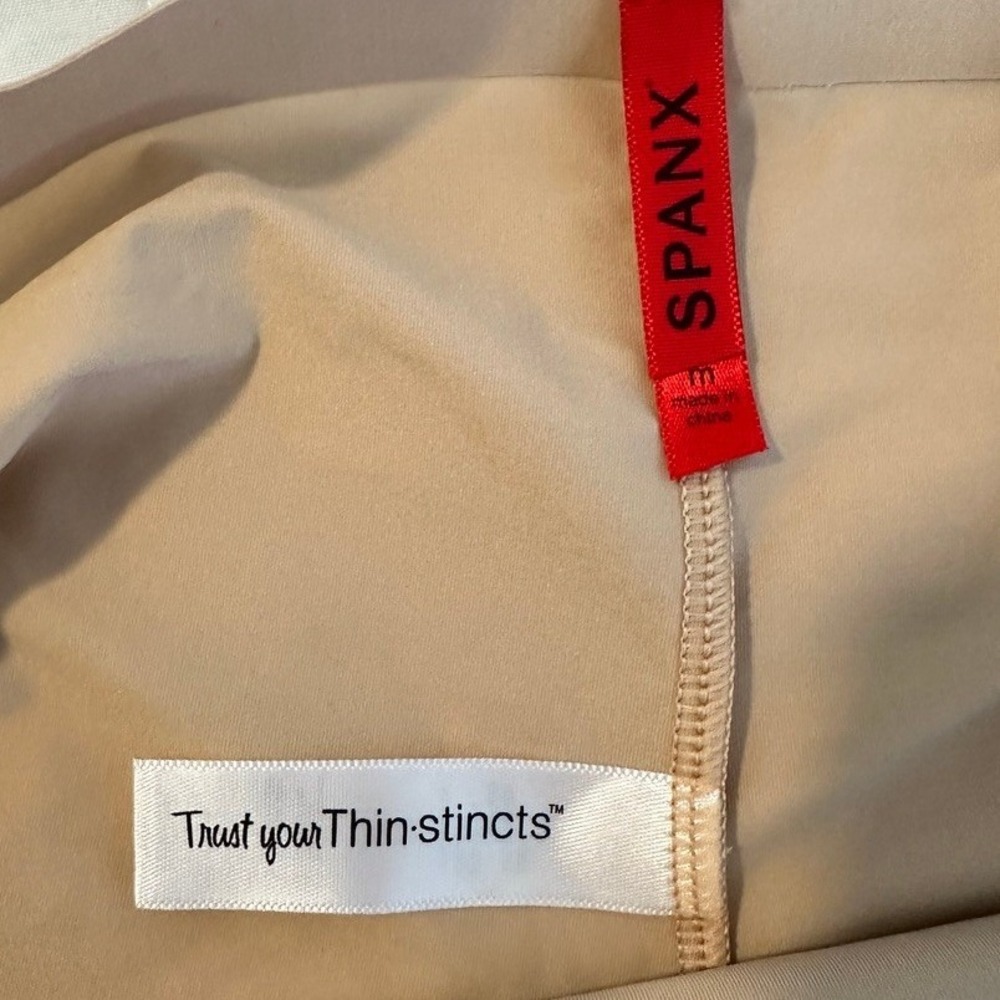 SPANX Mid Thigh Seamless Shapewear Shorts Sz M Smoothes Tummy Hip Thigh Rear NWT - Picture 5 of 9